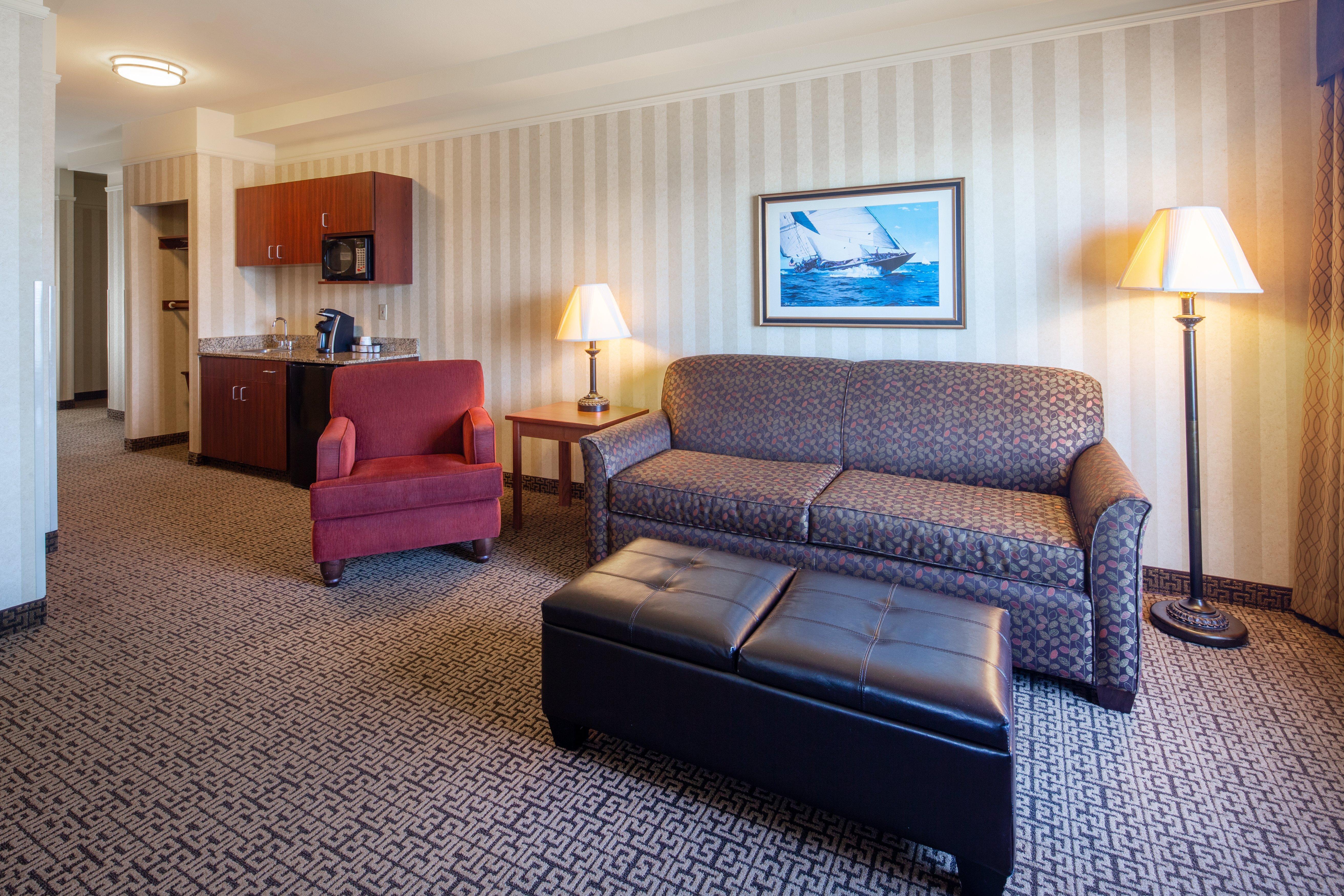 Holiday Inn Express Hotel & Suites Astoria, An Ihg Hotel Exterior photo